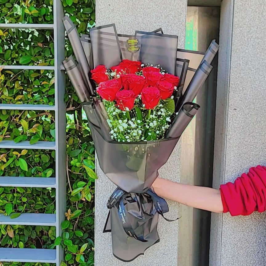 The Dozen: Classic Romance